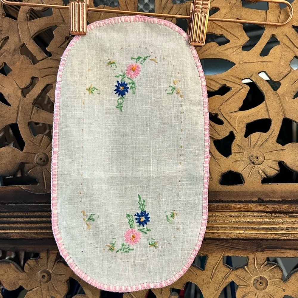 Handmade Vintage Ivory w/ Pink Edged Floral Embroidered Oval Doily.